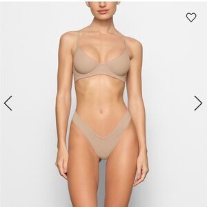 SKIMS FITS EVERYBODY UNLINED DEMI BRA